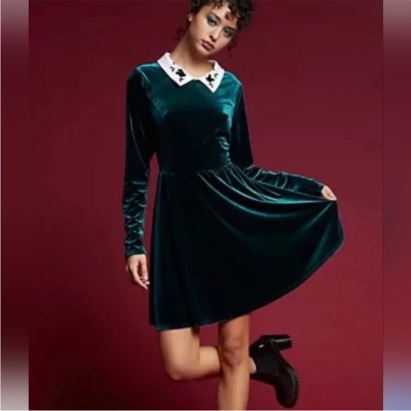 Hot Topic x Disney‎ Green Velvet Holiday Dress with Mickey Embroidery / SZ S - Picture 1 of 12